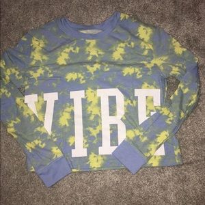 “Vibe” cropped long sleeve tee
